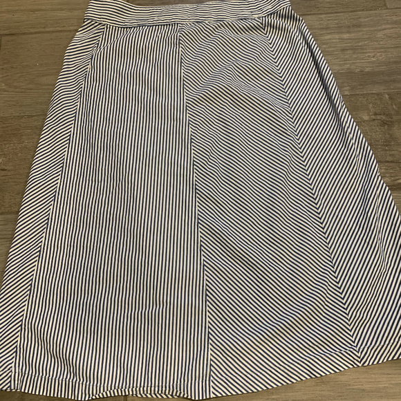 Light and breezy button up midi A-line skirt - Picture 4 of 4